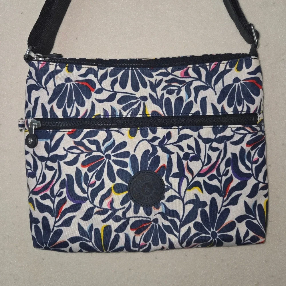 Kipling versatile crossbody